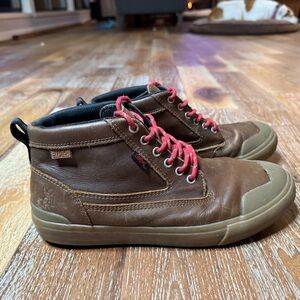 Casual Brown Leather Men's Boots with Red Laces